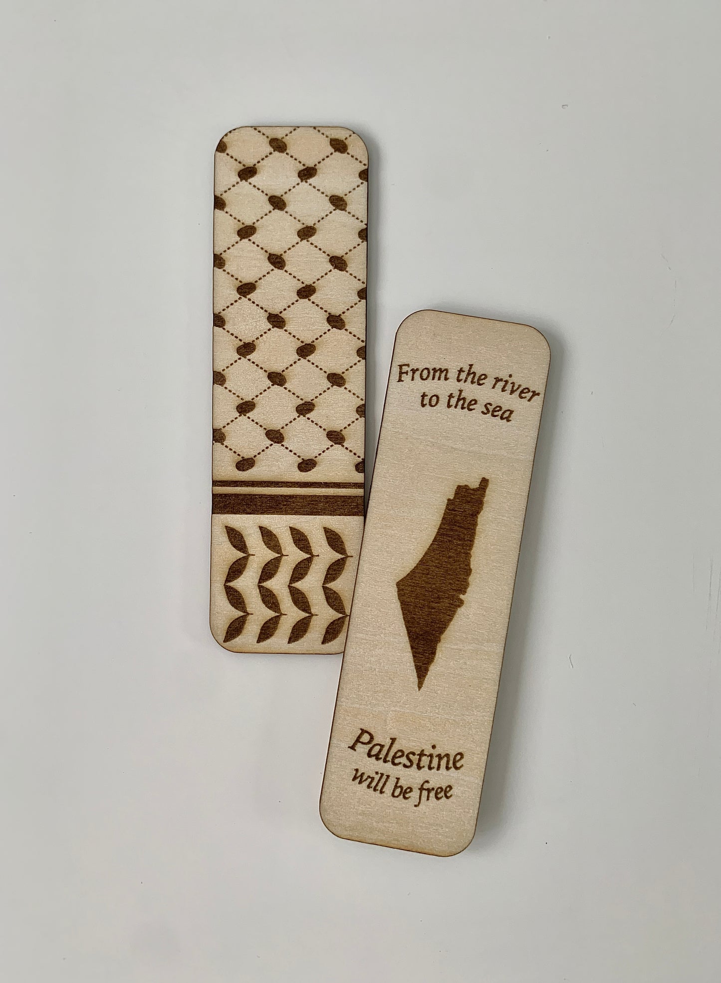 Engraved wooden bookmark - Palestinian Keffiyeh inspired