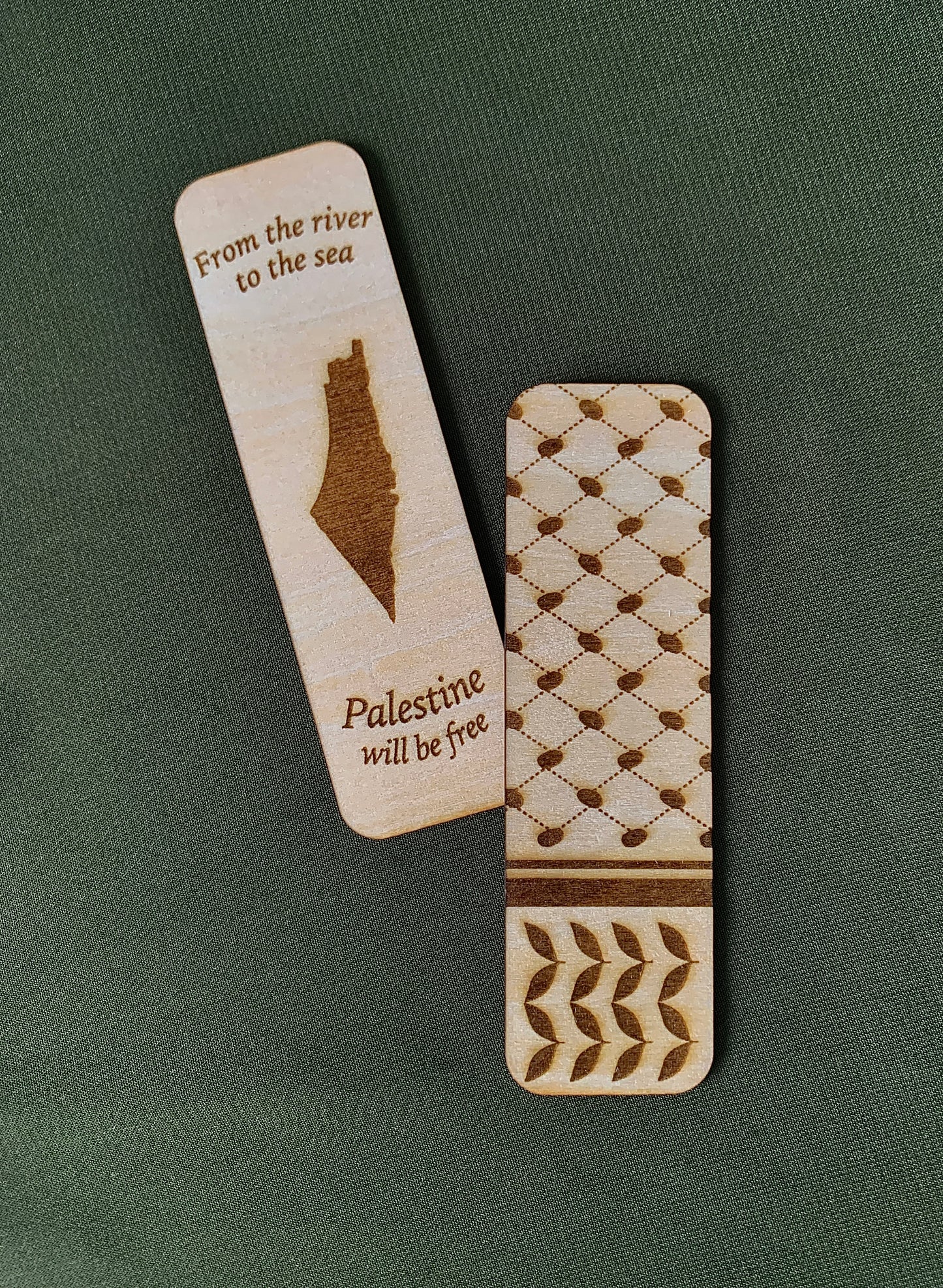 Engraved wooden bookmark - Palestinian Keffiyeh inspired