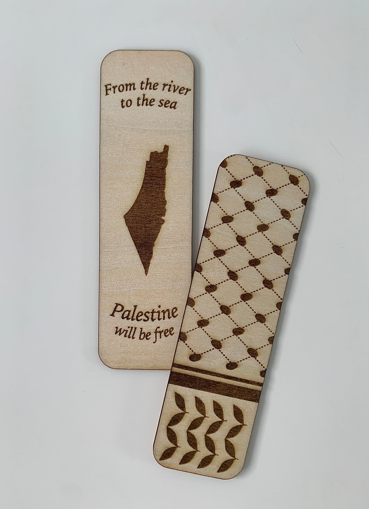 Engraved wooden bookmark - Palestinian Keffiyeh inspired